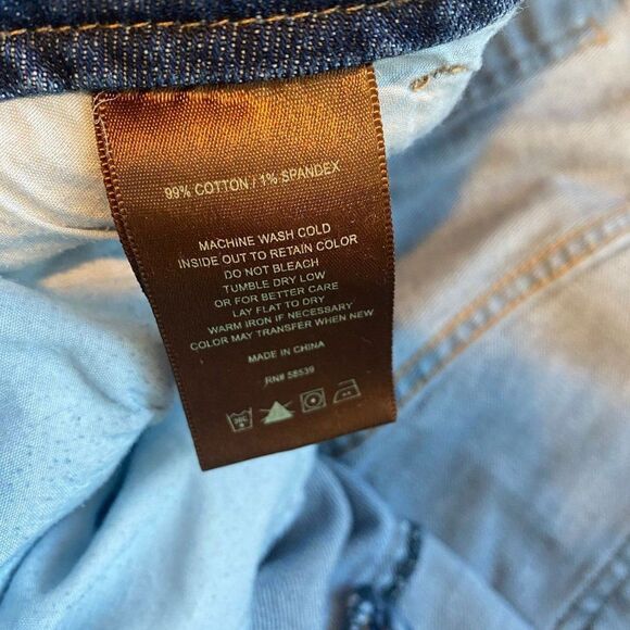 KUT From the Kloth High Rise Cotton Blue Wash Denim Capri Jeans, Size 22x24.5 - Picture 6 of 6